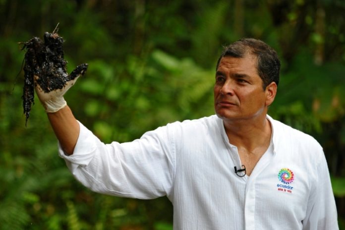 El gobierno de Ecuador acusa a Correa de usar fondos públicos contra Chevron