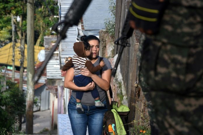 Policías y militares atacan reductos de pandilleros en Honduras