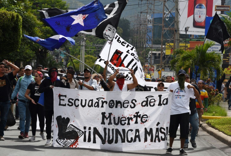 Reprimen movilización opositora durante conmemoración de la independencia en Honduras