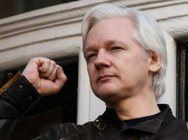 Assange reclama por vía judicial que Ecuador restablezca sus comunicaciones