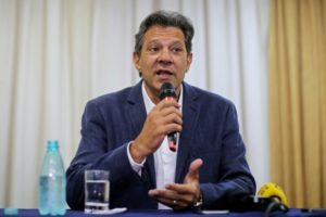 Bolsonaro y Haddad en carrera por 2a vuelta de presidenciales en Brasil