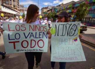 Centenares marchan en Colombia en rechazo a la violencia contra los niños