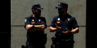 Comienza juicio al joven brasileño que asesinó a cuatro familiares en España