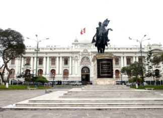 Congreso de Perú rechaza destituir al cuestionado Fiscal General