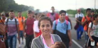 Denuncian motivos políticos en caravana de hondureños hacia EEUU 1