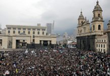 Estudiantes protestan por "crisis" de educación pública en Colombia
