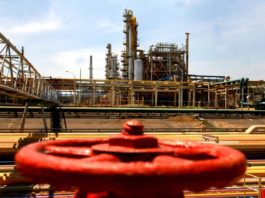 Evacuaron a empleados en petroquímica de Venezuela tras falla en planta