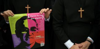 Iglesia salvadoreña pide perdón por ataques a monseñor Romero