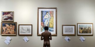 Nudistas entre desnudos en un museo en Colombia