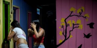Prostituirse en el exilio para alimentar a la familia en Venezuela