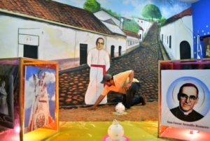 Salvadoreños ya celebran canonización de monseñor Romero - Mural