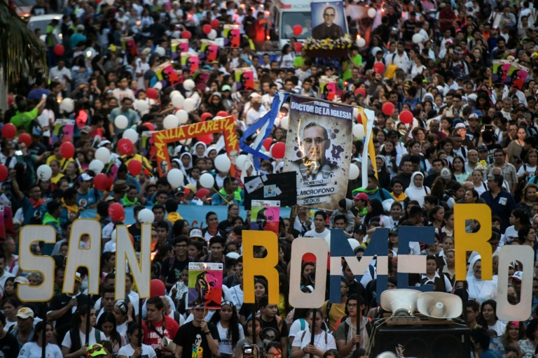 Salvadoreños ya celebran canonización de monseñor Romero