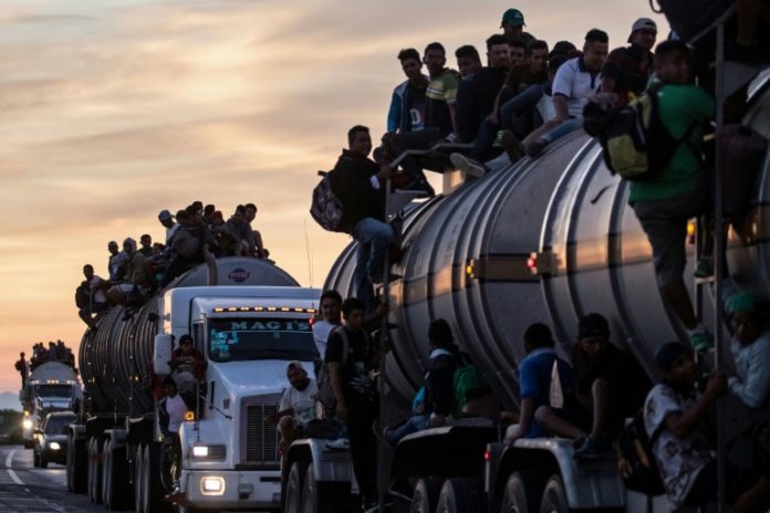 Segunda caravana de migrantes avanza hacia EEUU por sur de México