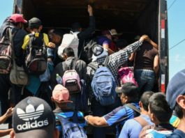 Trump advierte a Honduras que frene caravana de migrantes hacia EEUU