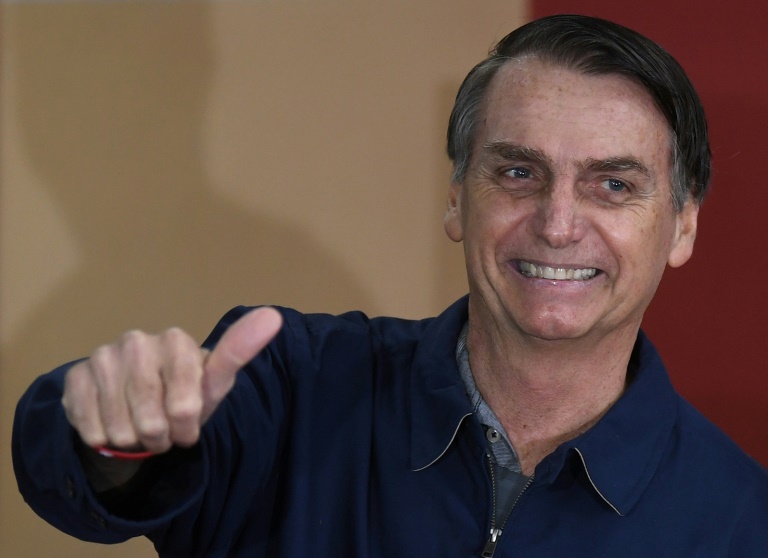 Ultraderechista Bolsonaro gana elección pero deberá ir a segunda vuelta en Brasil