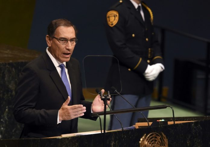 Vizcarra insiste en renuncia del fiscal general de Perú