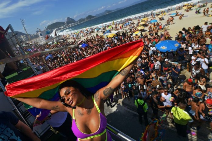 'Vote por ideas, no por personas', pide marcha LGBTI en Brasil