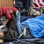 Caravana migrante se divide en México entre rechazo de pobladores y críticas de Trump