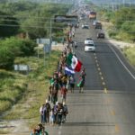 Caravana migrante toma peligrosa ruta de México donde opera el crimen organizado
