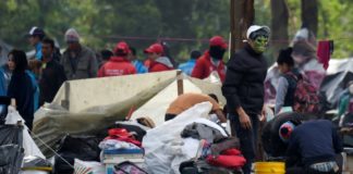 Colombia expulsa a venezolanos por disturbios en campamento humanitario