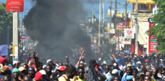 Jóvenes haitianos salen a la calle contra el presidente Moise