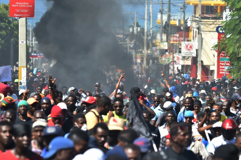 Jóvenes haitianos salen a la calle contra el presidente Moise