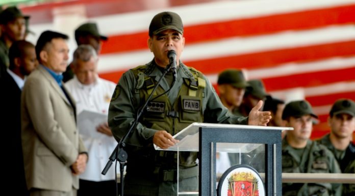 Ministro de Defensa venezolano tilda de 'payaso' a embajador colombiano en EEUU