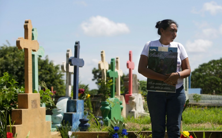 Nicaragüenses reviven dolor por muertos en protestas en día Difuntos