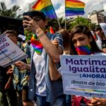 Nutrida marcha exige matrimonio igualitario y adopción homoparental en Chile