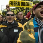 Protesta de taxistas en Argentina por contrato entre AFA y Uber