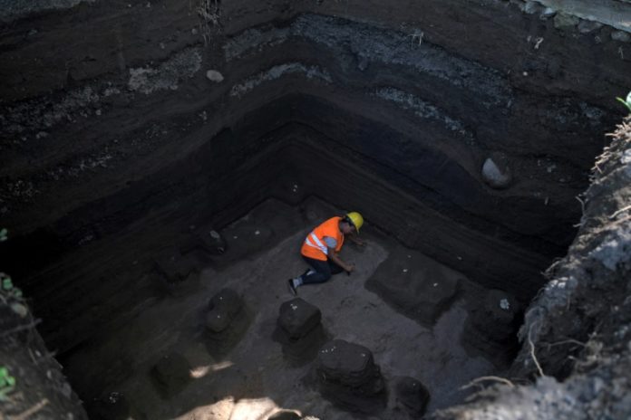 Arqueólogos intentan saber más de aldea maya sepultada por erupción en El Salvador