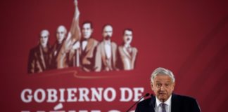 Burocrátas de México temen hundirse en la austeridad de López Obrador