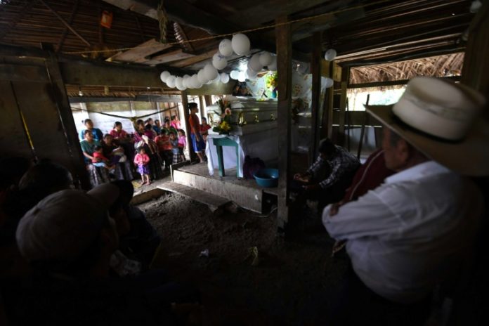 Comunidad maya despide a migrante ilegal guatemalteca muerta bajo custodia en EEUU