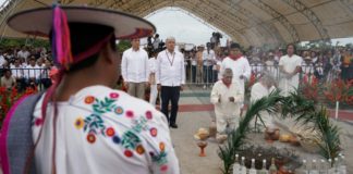 Con ritual indígena, mexicano López Obrador inaugura obras de construcción de tren