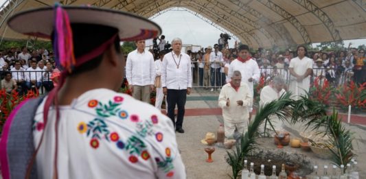 Con ritual indígena, mexicano López Obrador inaugura obras de construcción de tren
