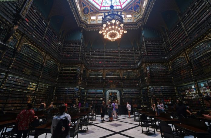 Con una biblioteca estilo Harry Potter, Rio de Janeiro continúa leyendo