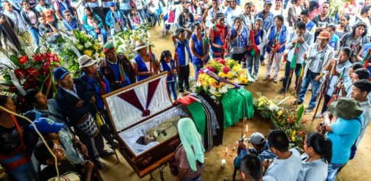 Indígenas despiden a otro de sus líderes asesinado en Colombia