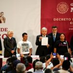 Padres de los 43 estudiantes mexicanos desaparecidos piden a Obrador ganarse su confianza