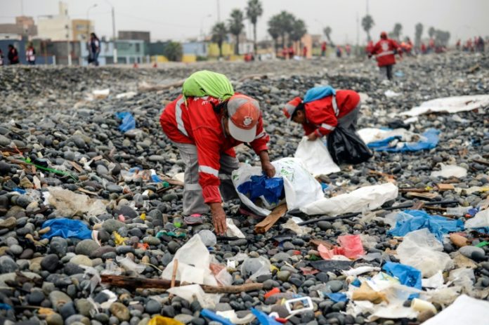 Perú aprueba ley para prohibir las bolsas de plástico