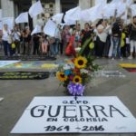 Presidente de Colombia lanza advertencia a exjefe de FARC que firmó la paz