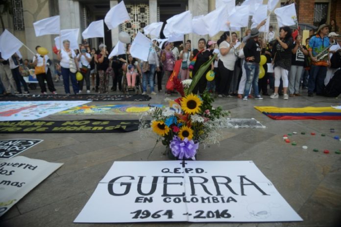 Presidente de Colombia lanza advertencia a exjefe de FARC que firmó la paz