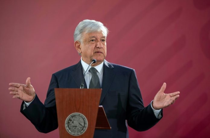 Presidente mexicano firma iniciativa para derogar polémica reforma educativa