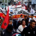 Protestan en Ecuador contra aumento en precio de los combustibles