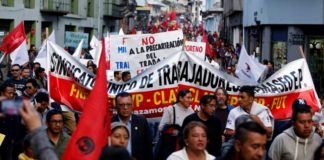 Protestan en Ecuador contra aumento en precio de los combustibles