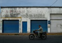 «Si te cuento, lloras»: Cuna de Chávez languidece tras 20 años de revolución "Si te cuento, lloras": Cuna de Chávez languidece tras 20 años de revolución