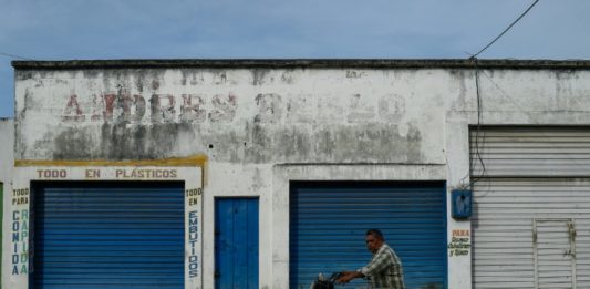 "Si te cuento, lloras": Cuna de Chávez languidece tras 20 años de revolución