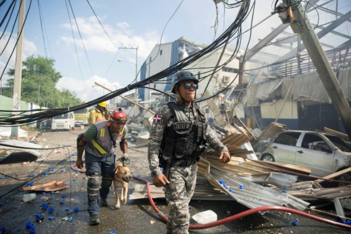 Tres muertos y una veintena de heridos por explosión en fábrica de Santo Domingo