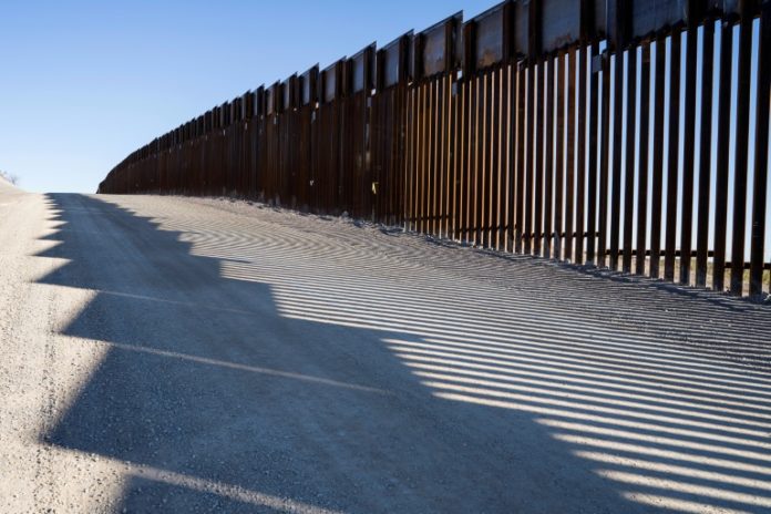 Trump amenaza cerrar la frontera EEUU-México si el Congreso no financia su muro