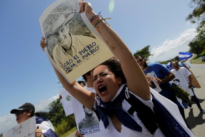 caragüenses en Costa Rica protestan contra Ortega en la frontera