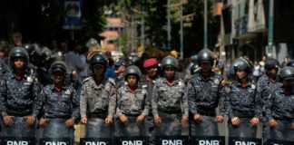 Cinco periodistas extranjeros siguen detenidos en Venezuela, dos chilenos deportados